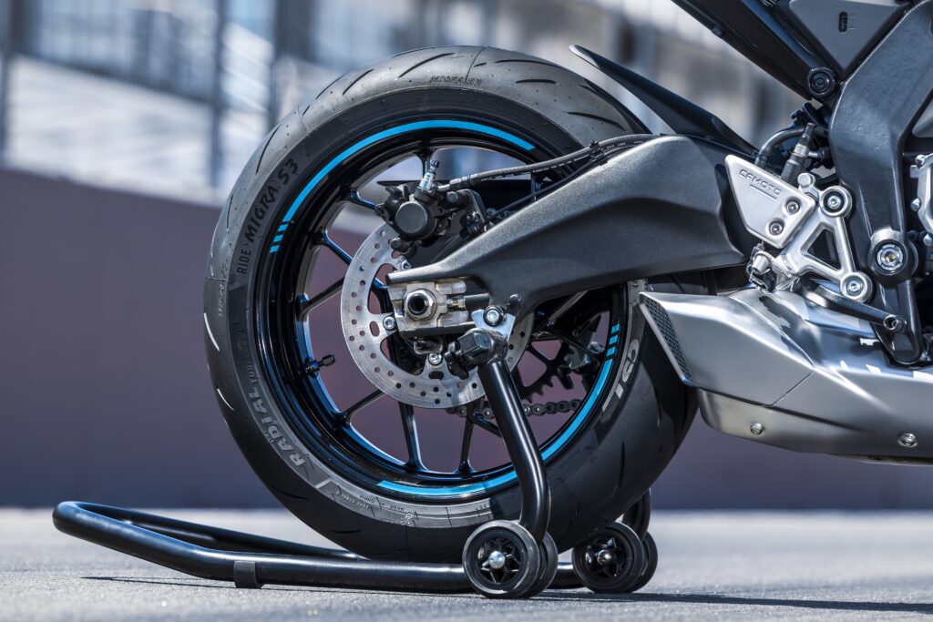 675SR-R_Nebula Black_Details_3