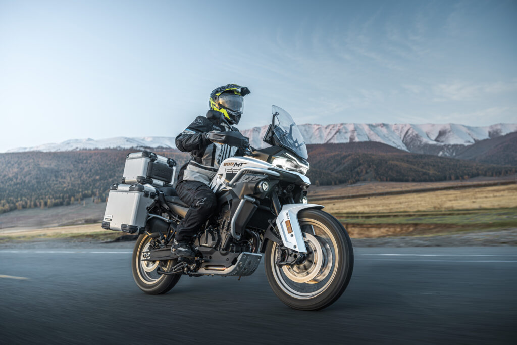 CFMOTO_800MT-ES_Outdoors_7